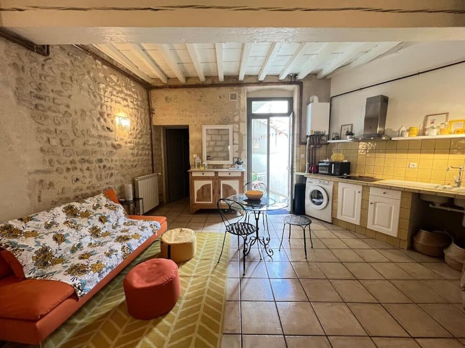 "La Maison Jaune" Arles Centre Terrasse Extérieur photo