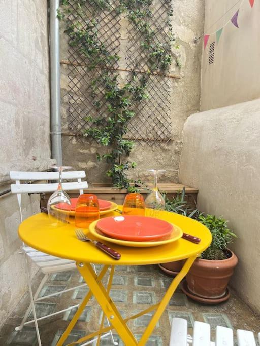 "La Maison Jaune" Arles Centre Terrasse Extérieur photo